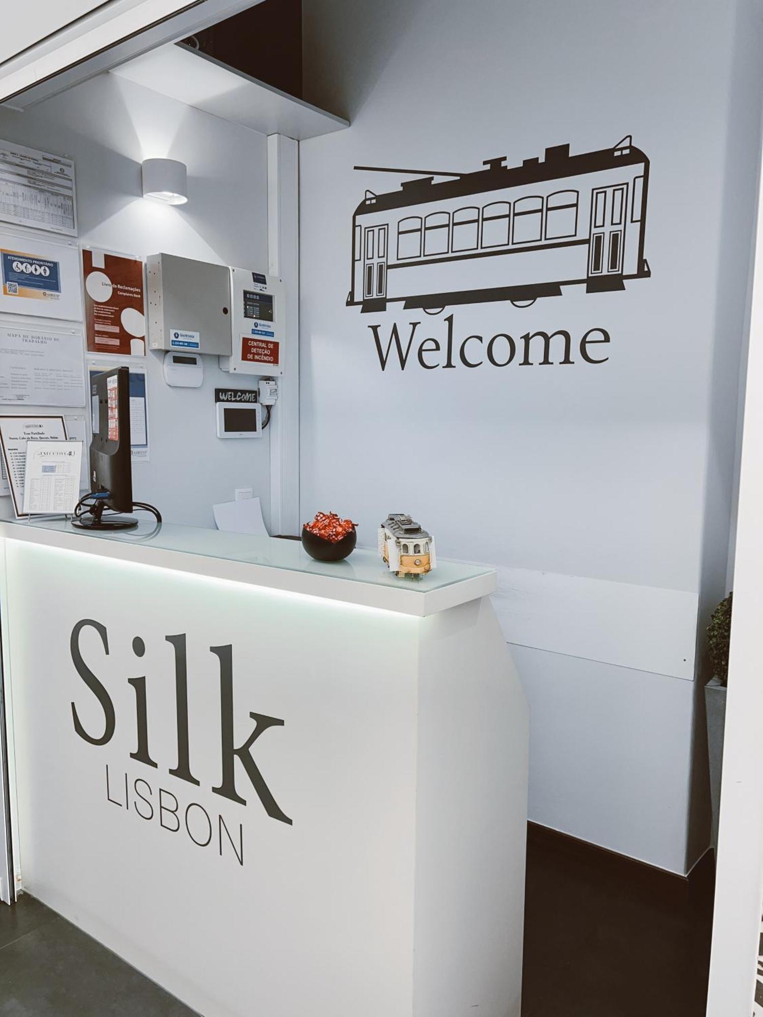 Silk Lisbon Bed & Breakfast ภายนอก รูปภาพ